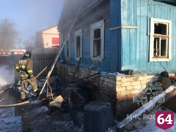 Тела мужчины и женщины нашли в сгоревшем доме под Саратовом