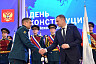 Губернатор в День Конституции вручил саратовским школьникам паспорта 