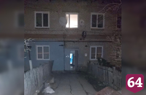 У подъезда многоэтажки нашли труп мужчины с раной на груди