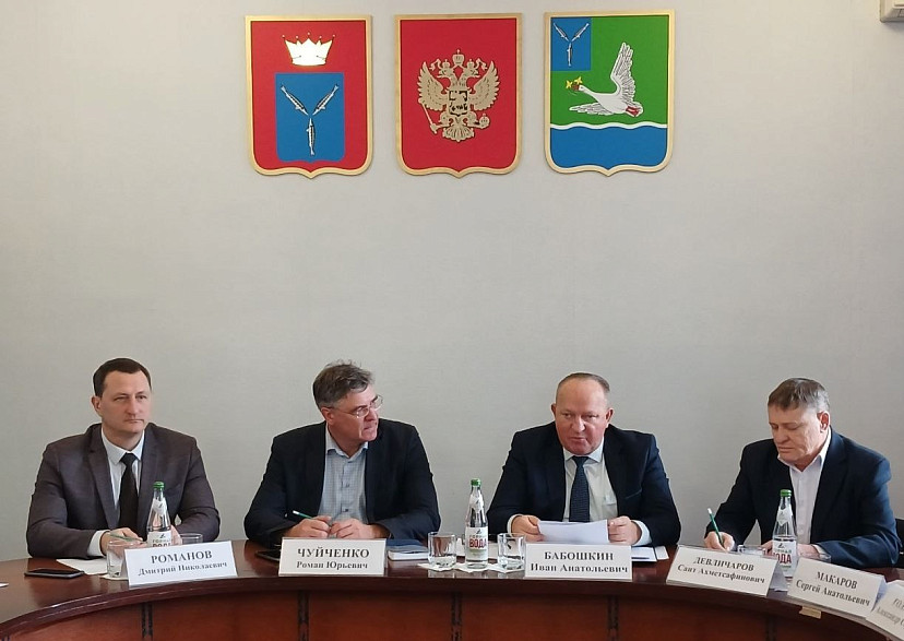 Работу саратовских чиновников при господдержке сравнили с пением песен 