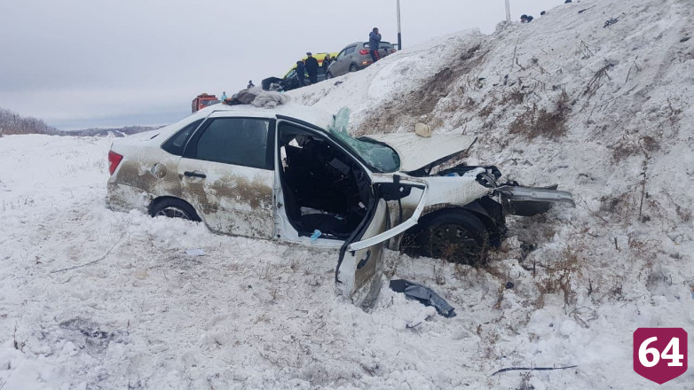 В массовой аварии под Саратовом погиб водитель «Гранты»