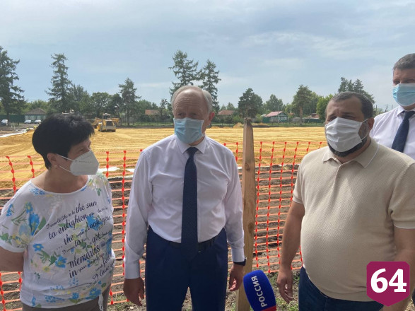 Новое футбольное поле под Саратовом сдадут к сентябрю 