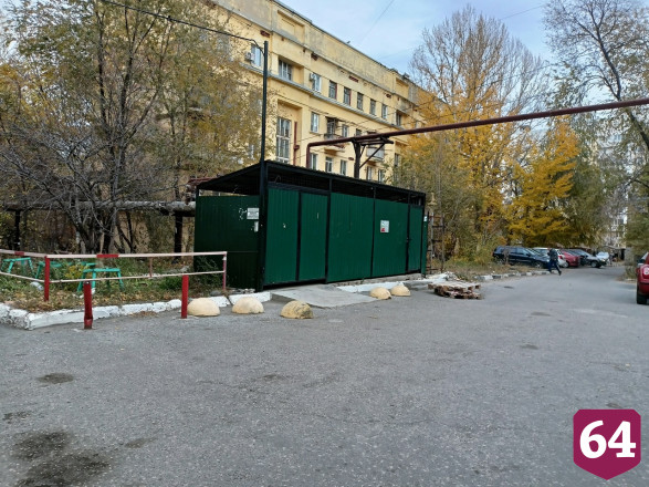 В Саратове жильцы закрыли мусорную площадку на замок