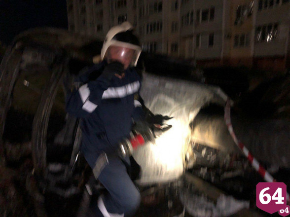 В сгоревшем после ДТП «Мерседесе» нашли тела мужчины, женщины и ребенка 