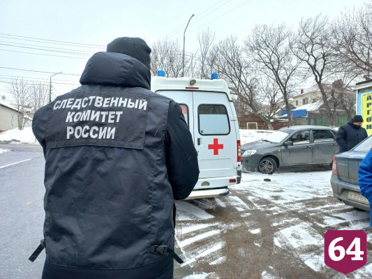 У многоэтажки в Саратове нашли труп пенсионера