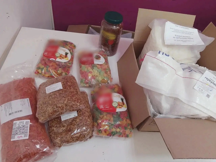 Саратовские женщины передали бойцам продукты для домашних блюд