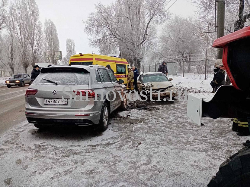 В аварии у моста на 3-ю Дачную разбилась пассажирка кроссовера