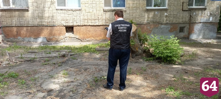 В Саратове двухлетний мальчик выпал из окна общежития
