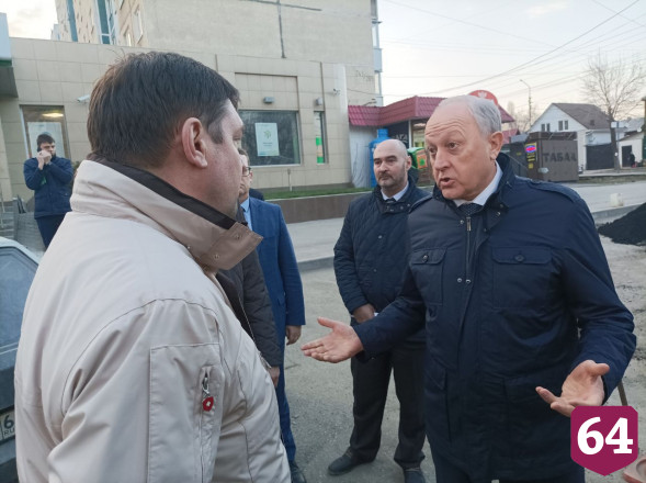 Саратовский губернатор потребовал не затягивать ремонт дорог до мая