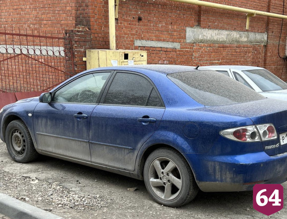 Саратовцев удивил «пепел с Камчатки» на припаркованных автомобилях