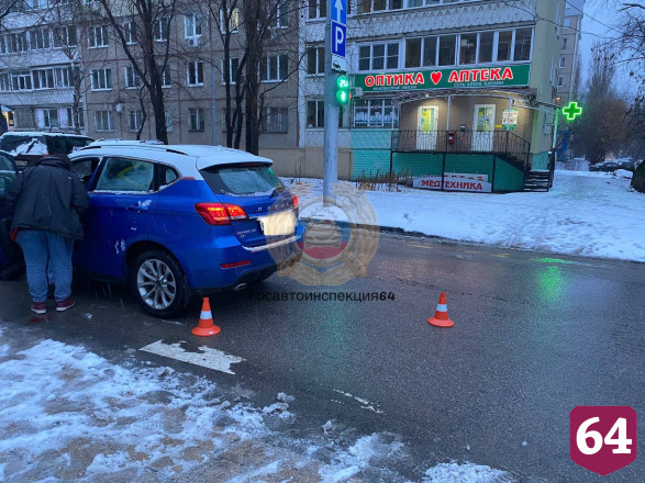 Автоледи на кроссовере сбила женщину в центре Саратова