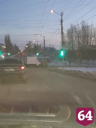 Горожане рассказали об опасном съезде с моста и ДТП 