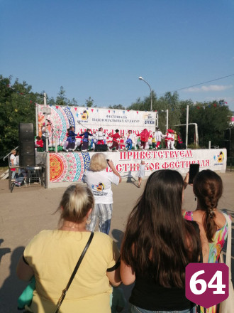 В Энгельсе провели парад национальностей 