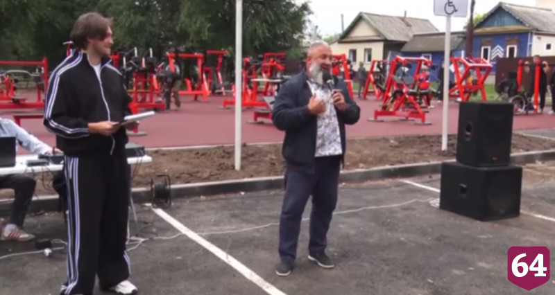 В Энгельсе у пляжа появился народный фитнес-парк