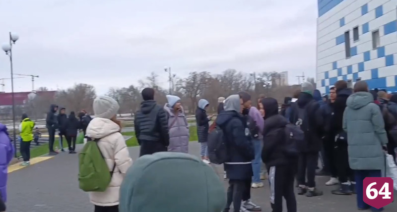 В Энгельсе добавили сеанс для желающих покататься в Ледовом дворце