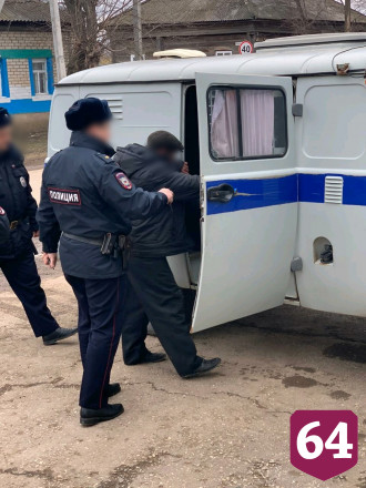 Зарезавшему гостя саратовцу добавили статью за сбыт боеприпасов 