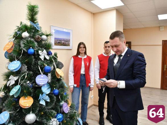 Саратовский губернатор исполнит новогодние желания детей 