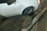 В Саратове ребенок пострадал при наезде автомобиля на открытый люк
