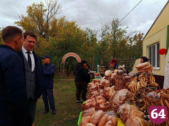На саратовском фестивале баранины кормили шашлыком и пловом