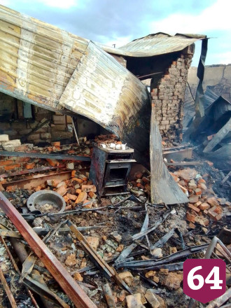 В Саратовской области из-за старой проводки сгорел дом на две семьи 