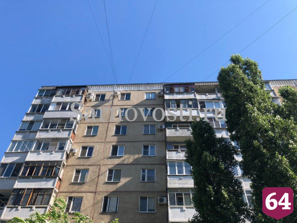 Спасатели развернули «куб жизни» для стоявшей на 10-м этаже женщины