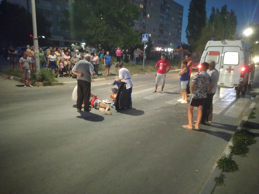 В Саратове 14-летняя девочка разбила голову об иномарку