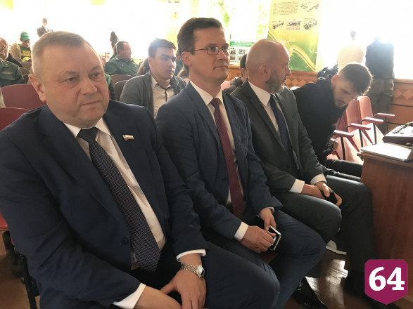 Саратовским ученым помогают следить за кабанами чесальные столбы 