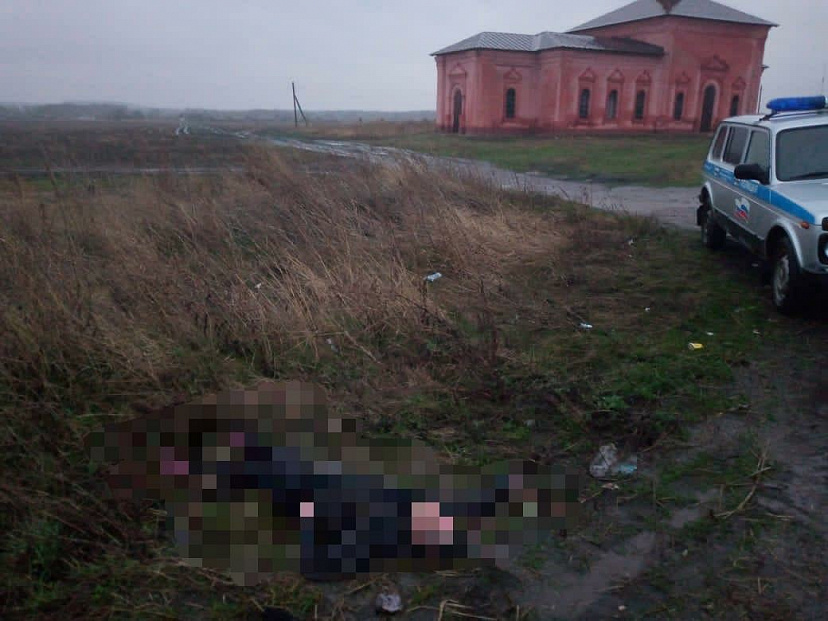 На обочине дороги у церкви нашли труп неизвестной