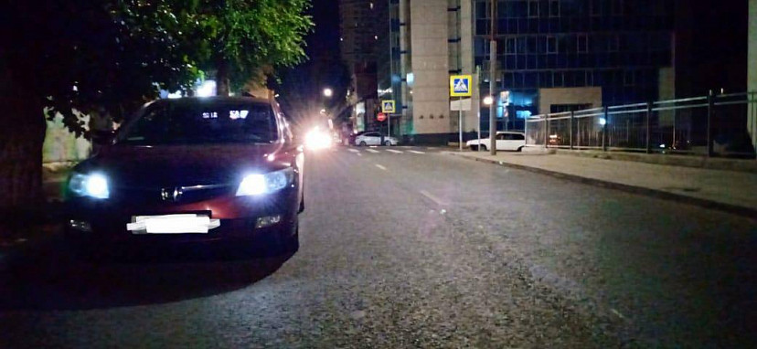 В центре Саратова иномарка сбила юношу с девушкой