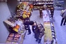 Супруги пытались вывезти из «Пятерочки» тележку продуктов и попались