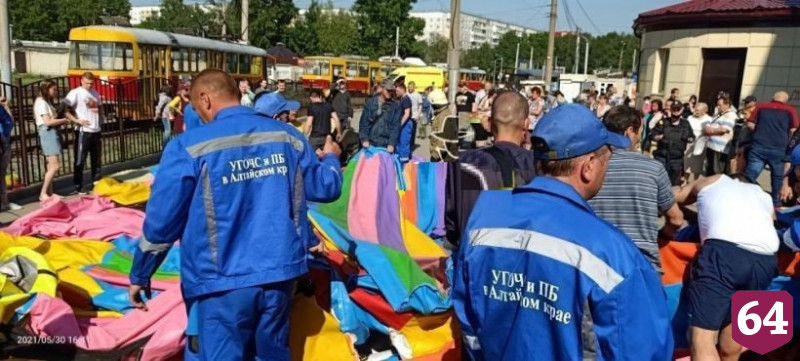 После падения детей с батута в Барнауле проверят саратовские аттракционы