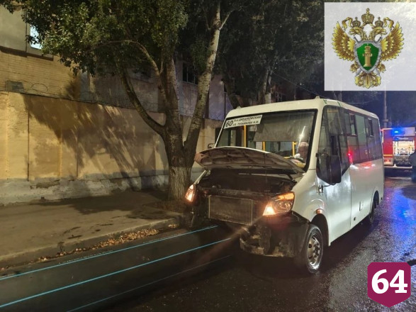 Четыре человека пострадали в ДТП с маршруткой в Саратове