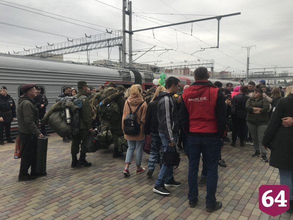 В Саратове мобилизованных провожали целыми семьями 