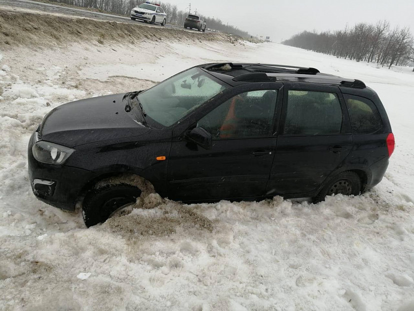 Автоледи на «Ларгусе» слетела в кювет и попала в больницу