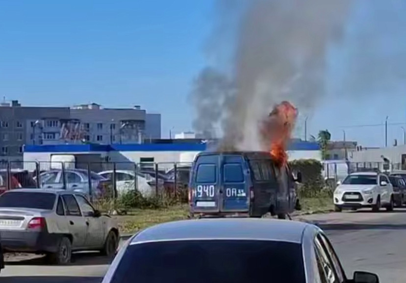 В Саратове полыхала «Газель»