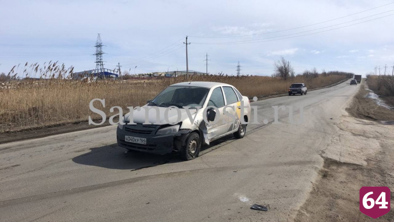 Автомобиль с 5-месячным ребенком опрокинулся на окраине Саратова 