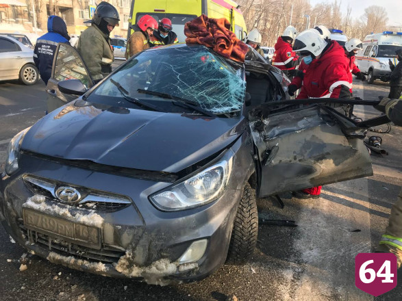В Саратове мужчина бросил друга умирать после ДТП с мусоровозом