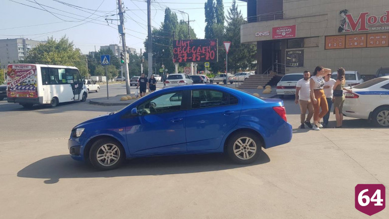 В Саратове иномарка сбила 65-летнюю женщину у остановки