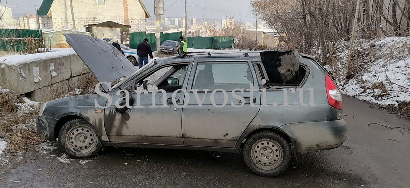 В Саратове водитель легковушки врезался в бетонное ограждение 
