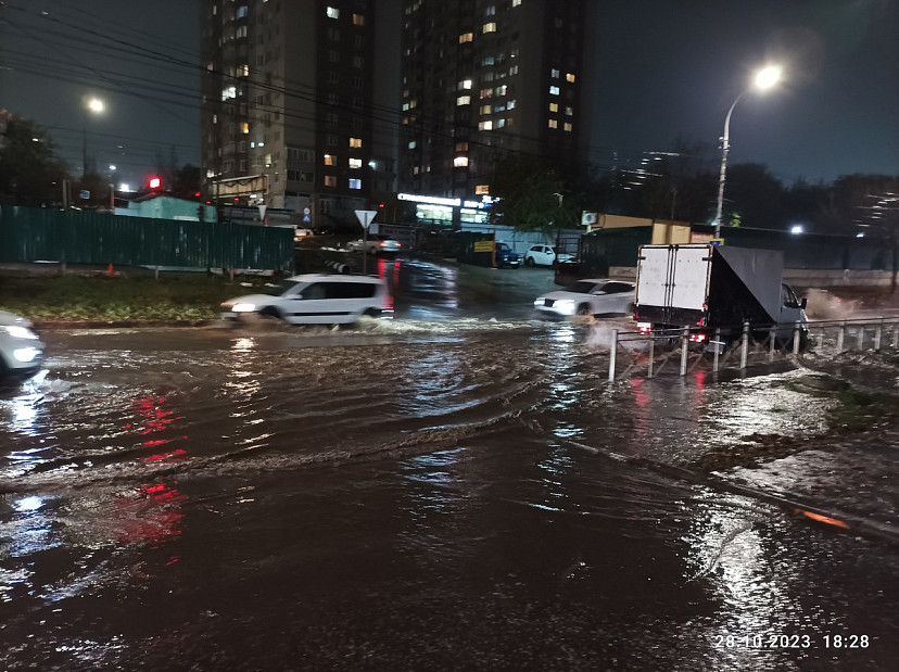 В Саратове после дождя появились «речки Тарховка и Антоновка»