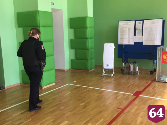 В саратовской гимназии для избирателей организовали отдельный вход