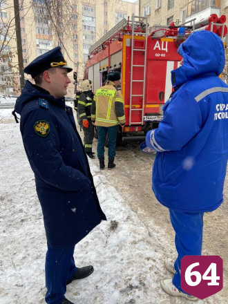 В Саратове пожарные спасли из горящего дома 18 жильцов