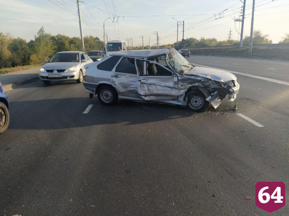 На мосту в дорожной аварии пострадала 5-летняя девочка