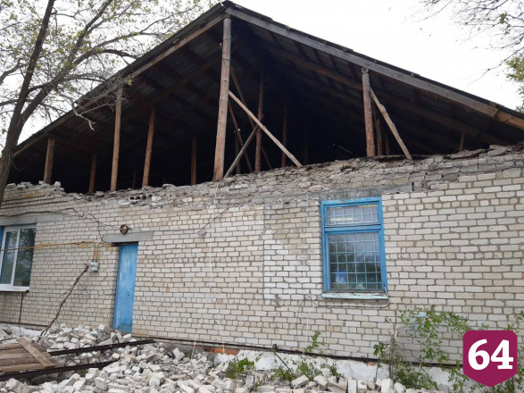 Под Саратовом ураганный ветер разрушил ФАП 