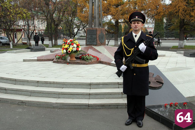 В Саратове почтили память погибших на боевом посту сотрудников МВД
