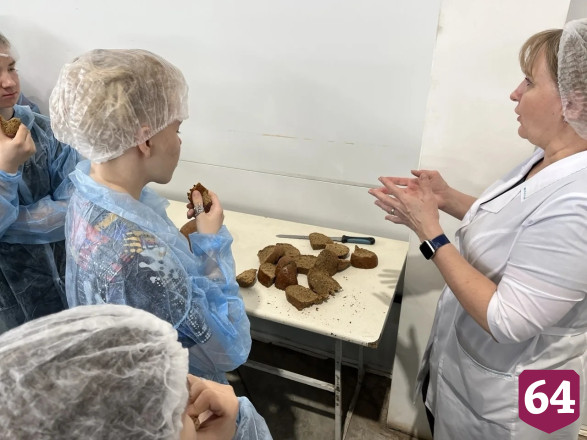 Саратовские школьники увидели полный цикл производства хлеба