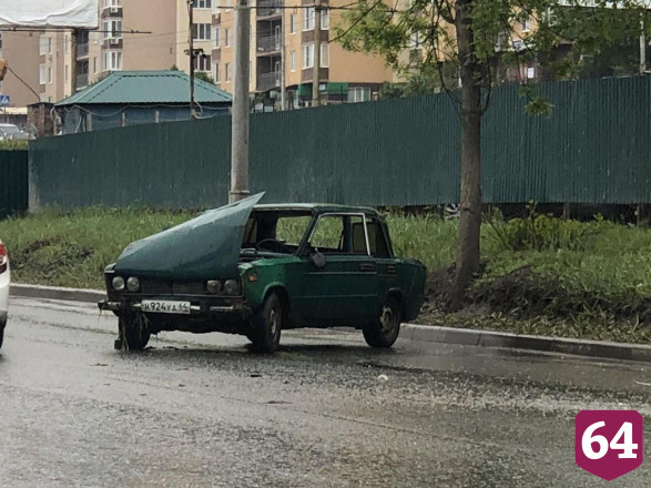 На Антонова пожилой водитель опрокинул автомобиль