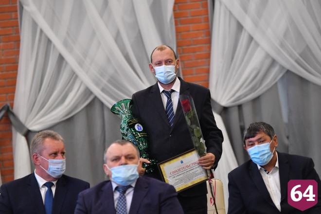 Губернатор наградил лучших аграриев Саратовской области 