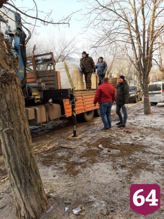 Власти Саратова восстановят стену разрушенного грузовиком дома