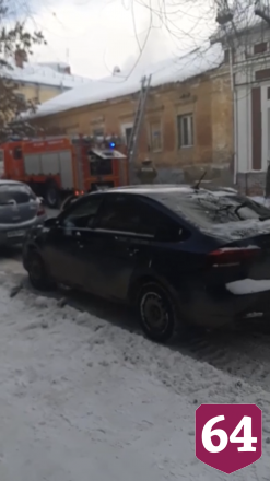 В центре Саратова загорелся чердак жилого дома